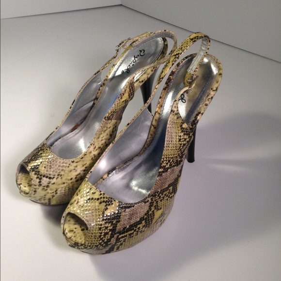 Snake skin pattern platform heels - Picture 3 of 4