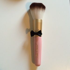 too faced face brush