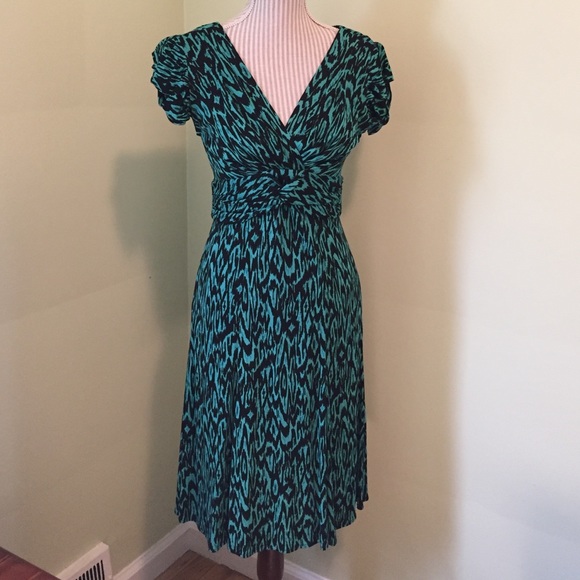 🎀SALE!🎀Green and Black Printed Dress