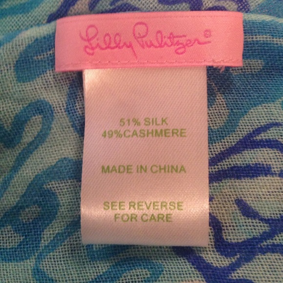 ❌SOLD❌ "Nice Tail" Lilly Pulitzer Murfee Scarf - Picture 3 of 3