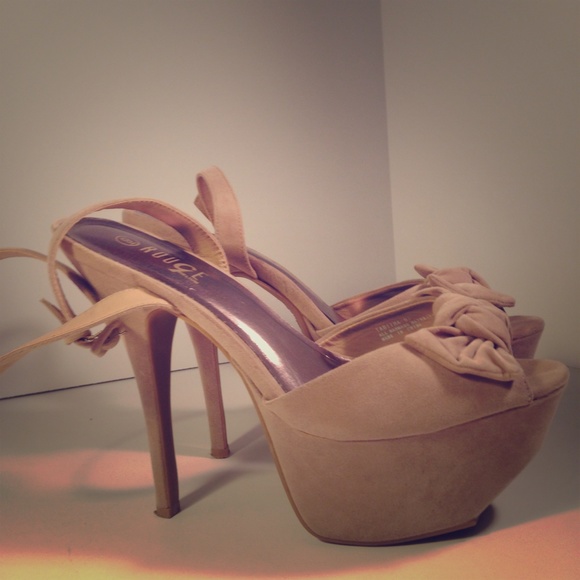 Platform nude heels - Picture 1 of 3