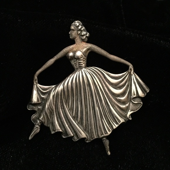 Vintage Jewelry - 🎉HOST PICK 11/10🎉 THE LADY