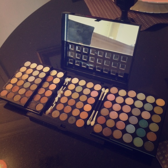 Eyeshadow kit