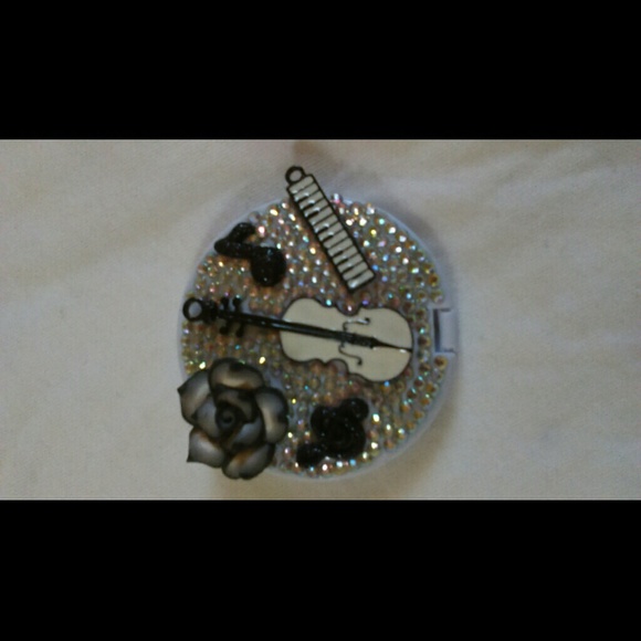 Circle compact mirror