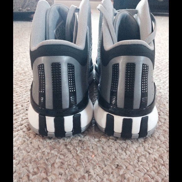 Basketball Shoes - Picture 3 of 3