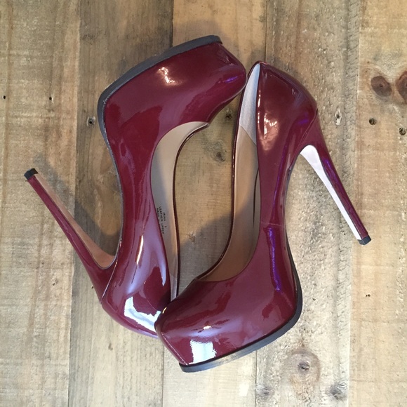 Pour la Victoire Patent leather heels