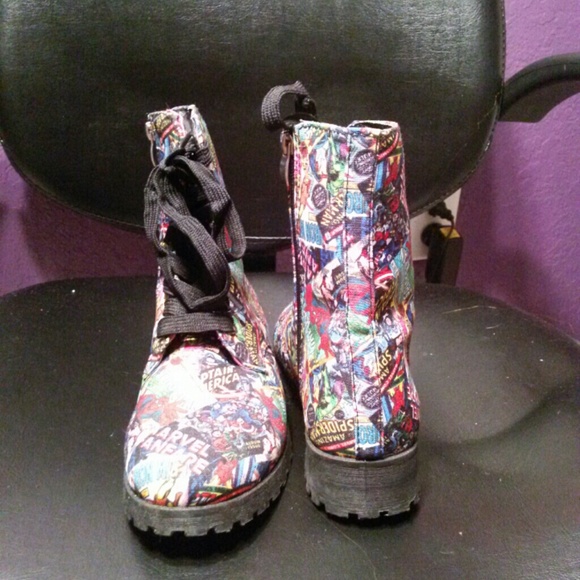 Boots - Picture 4 of 4