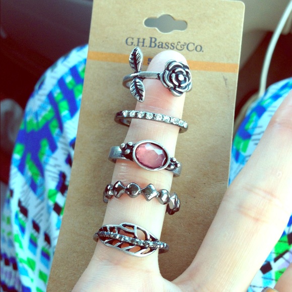 G.H. Bass & Co. Accessories - Sale🍀G.H Bass & Co. 5 rings. 🔮🌷