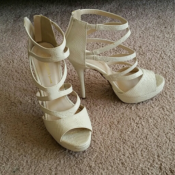 Cream/off white heels- Super Cute!!