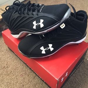 Men's Under Armour Metal Cleats!