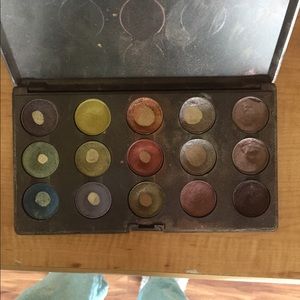 MAC eyeshadow pallet. Multi colors