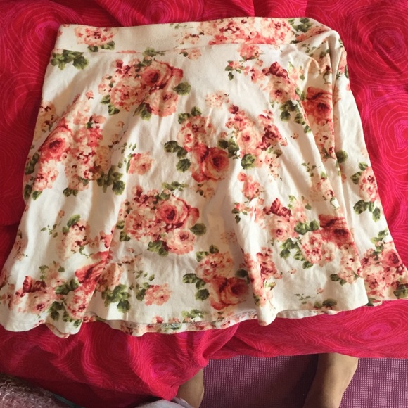 🚫🚫sold on mercari🚫🚫Floral Skirt