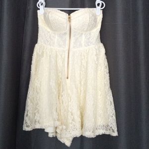 🔥💋Ivory/Cream lace romper!! 💋🔥