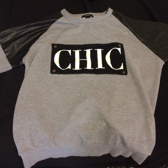 Chic grey and black sweatshirt