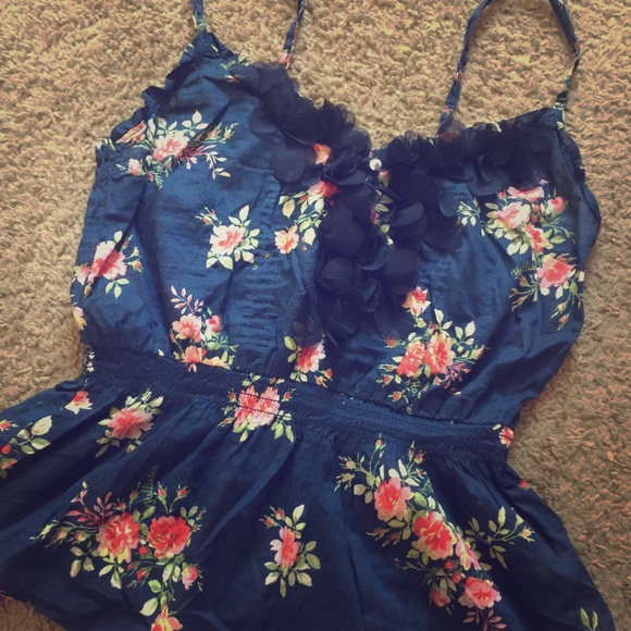 New Hollister tank top in Size L
