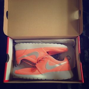 Coral Nike Roshe Runs