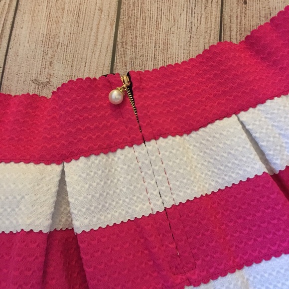 🚫SOLD IN BUNDLE🚫 Pink & White Skirt - Picture 2 of 2