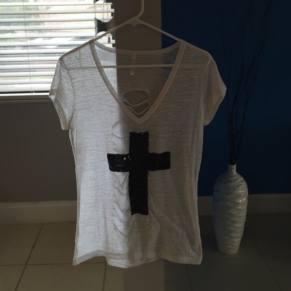 cross sequenced v-neck - Picture 1 of 3