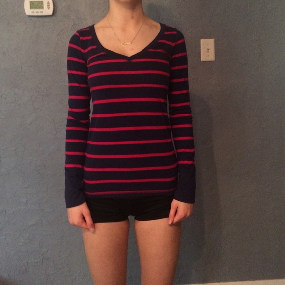 Long sleeve tight shirt