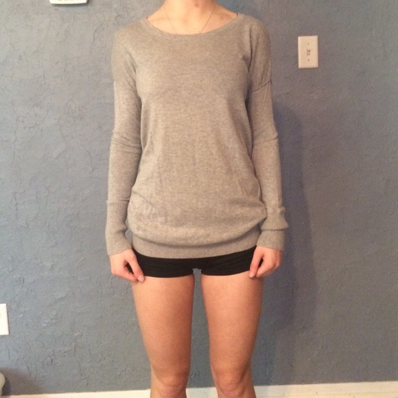 Long sleeve grey shirt