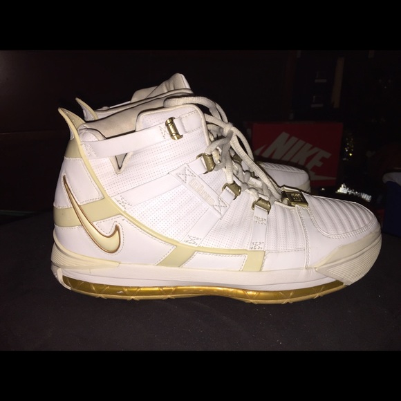 Lebron Zoom 3 (2006) - Picture 1 of 3