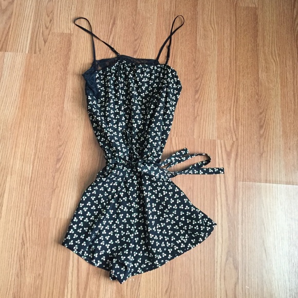 Flowered romper (SM) - Picture 2 of 2