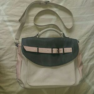 Steve Madden Messenger bag