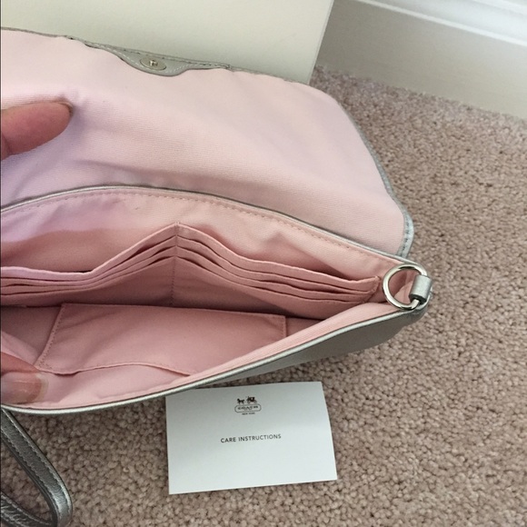 🌹SOLD🌹 Coach wristlet - Picture 2 of 3