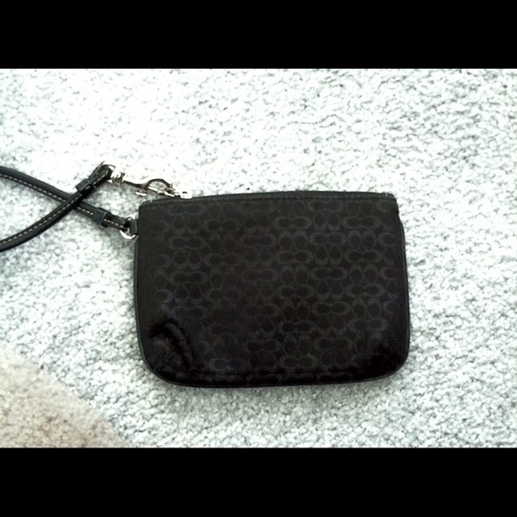 Coach wristlet - Picture 1 of 1