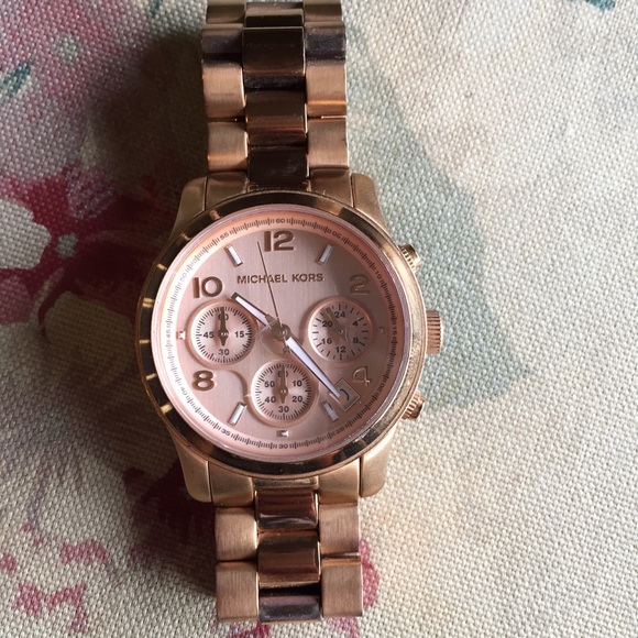 MICHAEL KORS Rose gold watch
