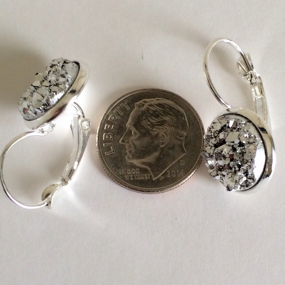 3/$20⚡️Chunky silver Drusy style earrings - Picture 4 of 7