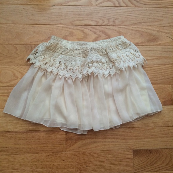 ๐HP 7/21๐Pale Peach Lace Skirt - Picture 2 of 4