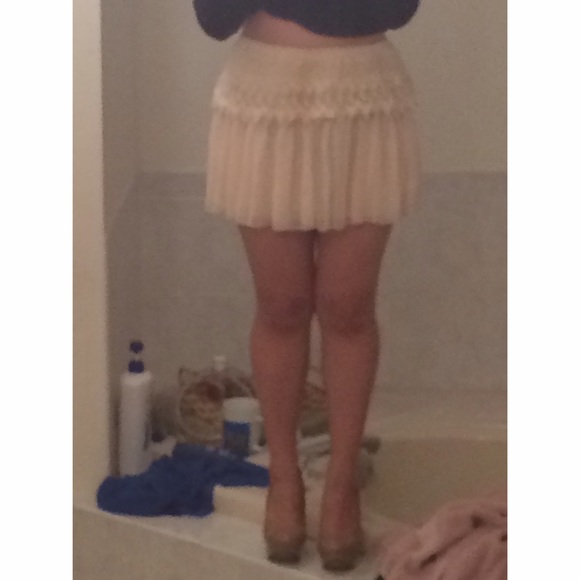 ๐HP 7/21๐Pale Peach Lace Skirt - Picture 4 of 4