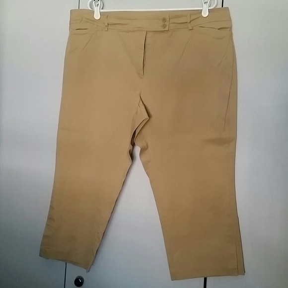 LB - Stretch Khaki Capri