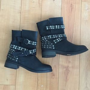NWOT Dirty Laundry studded booties!