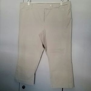 LB - Stretch Khaki Capri