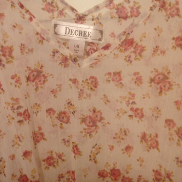 Adorable light summer blouse - Picture 2 of 4