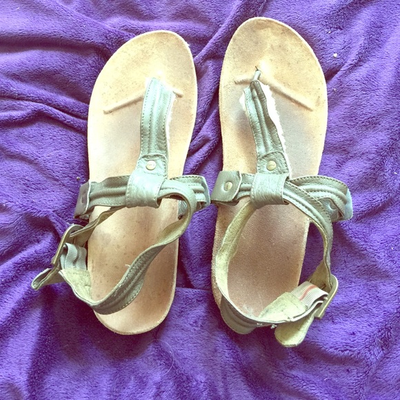 Emu Size 8 Olive Sandals