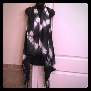 REDUCED ⬇️⬇️Kimono Vest blk and white fringe BNWT