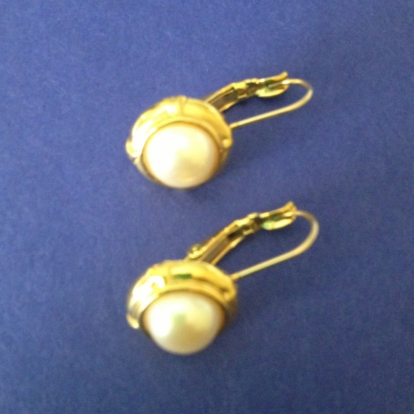 Napier Goldtone circle earrings
