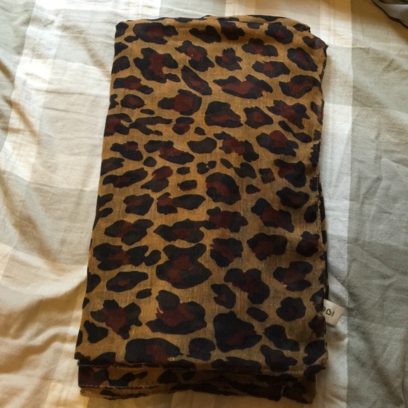 TOBI leopard print scarf