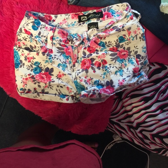 Shorts - Picture 2 of 2