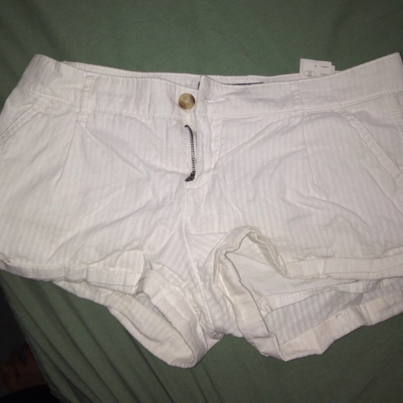 white ambercrombie twill shorts - Picture 2 of 4