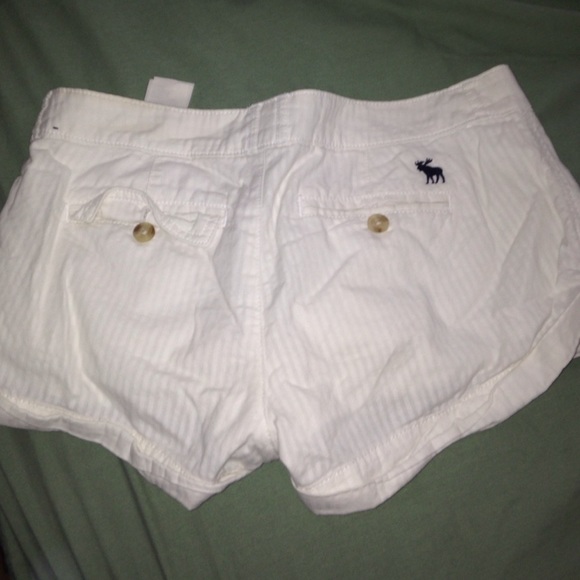 white ambercrombie twill shorts - Picture 3 of 4