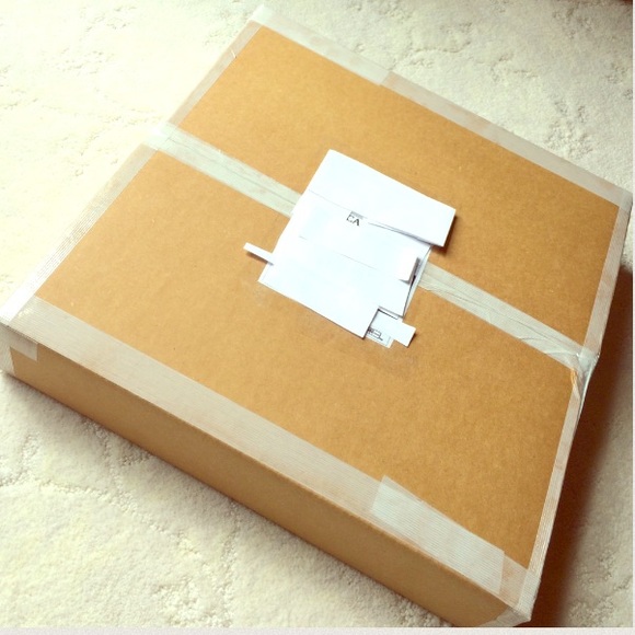 ❌SOLD❌Grey MK tee w/Silver Logo + Silver MK Purse - Picture 4 of 4