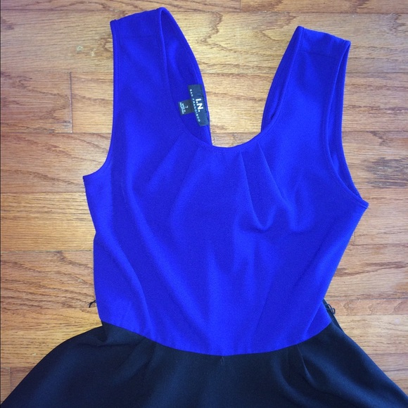 Beautiful women's dress size 7! - Picture 2 of 4