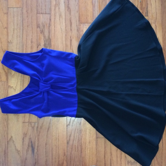 Beautiful women's dress size 7! - Picture 3 of 4