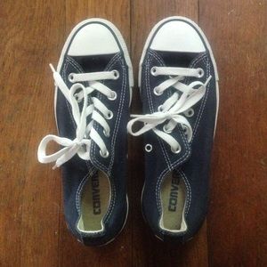 Classic Navy Low All⭐️Star Converse