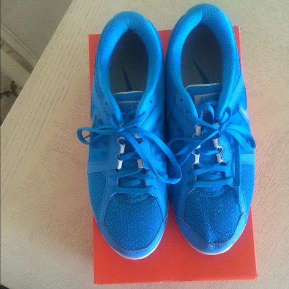 Nike womens sneakers size 9 1/2