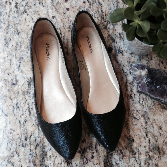 Pointed Black Flats